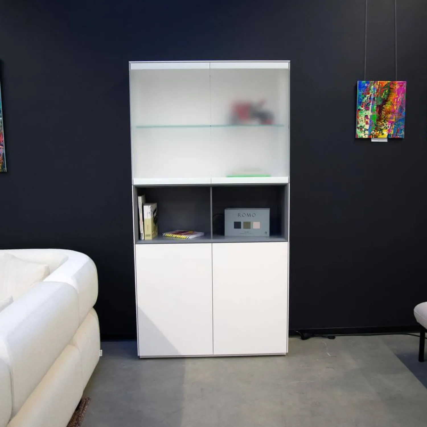 Kettnaker Vitrinen & Highboards|Vitrinenschrank Soma Lack Matt Weiß Und Vulkangrau Grau Matt Weißglas Satiniert Matt Mit Beleuchtung