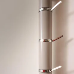 YOMEI Garderoben|Wandgarderobe Tube Akzente Leder Taupe 07 Braun Gestell Edelstahl Poliert