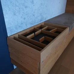 Voglauer Garderoben|Wandgarderobe V Orango In Wildeiche Rustiko Mit Gepolsterter Klappbarer Bank 5 Mit Vorsatzspiegel Und Einem Dielenschrank