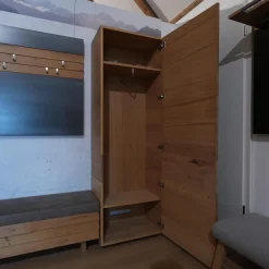 Voglauer Garderoben|Wandgarderobe V Orango In Wildeiche Rustiko Mit Gepolsterter Klappbarer Bank 5 Mit Vorsatzspiegel Und Einem Dielenschrank