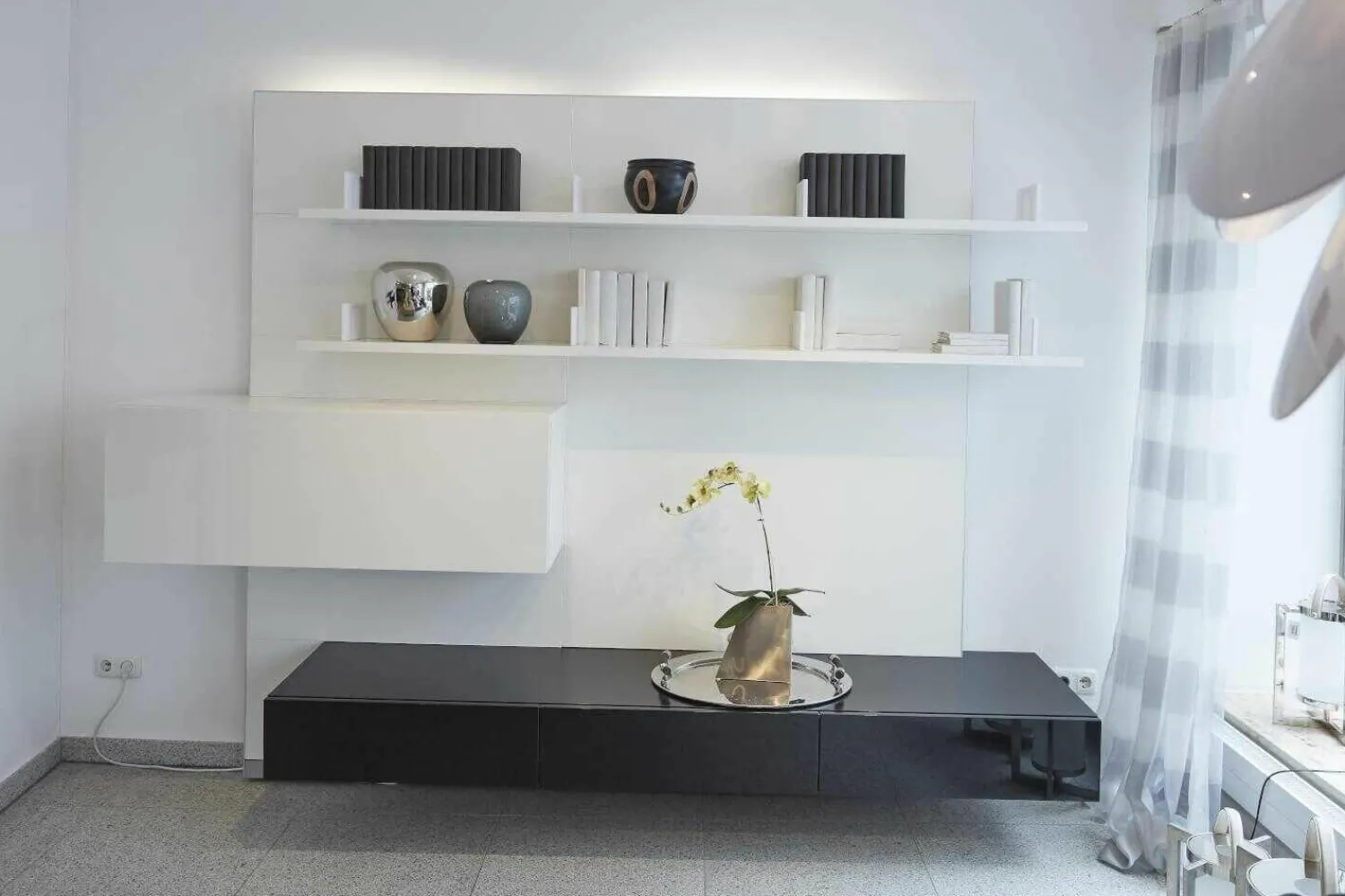 WK Wohnen Wohnwände & Tv-Lowboards|WK 409 Artena Hochglanz Schwarz Hartweiß mit Beleuchtung