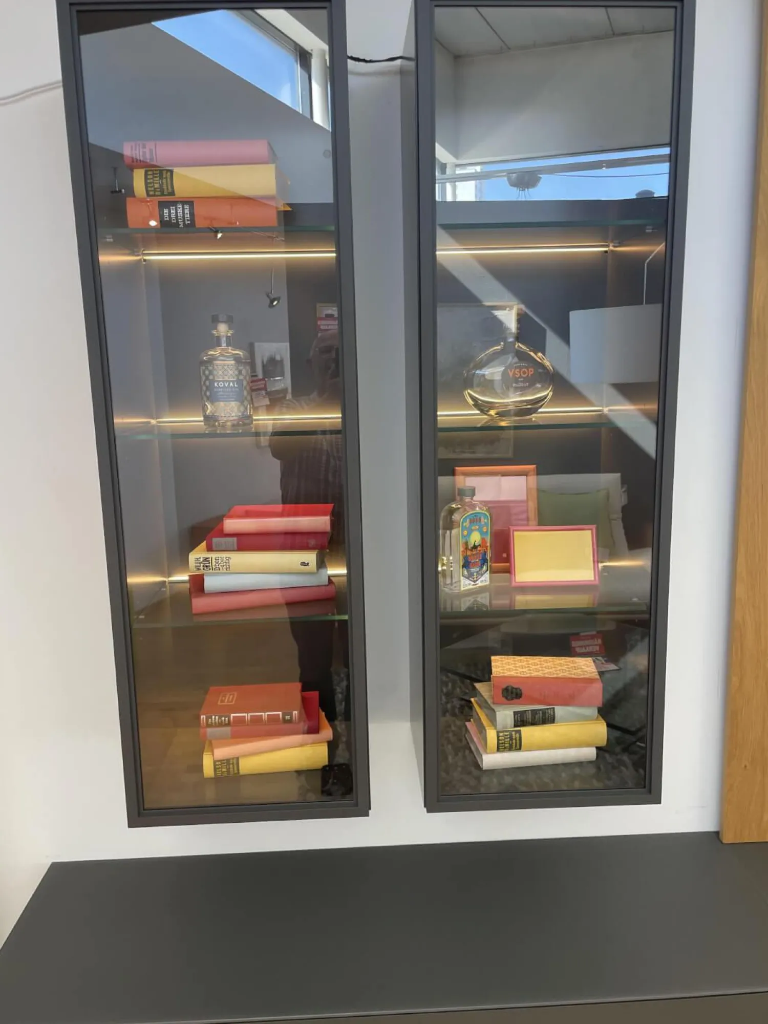 Sudbrock Wohnwände & Tv-Lowboards|Wohnkombination Cubo Lack Quarz Schwarz Paneel Eiche Astig Wandschrank Aluminium Glastür Schwarz Mit Beleuchtung