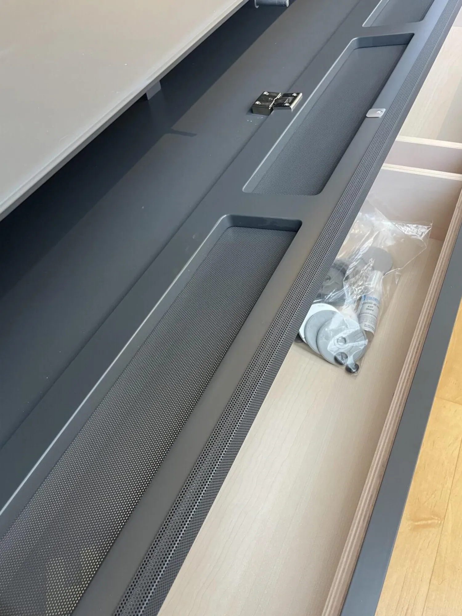 Sudbrock Wohnwände & Tv-Lowboards|Wohnkombination Cubo Lack Quarz Schwarz Paneel Eiche Astig Wandschrank Aluminium Glastür Schwarz Mit Beleuchtung