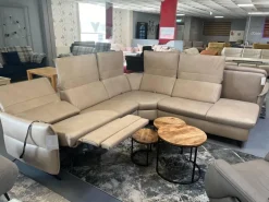 Polsteria Wohnlandschaften|Wohnlandschaft Amalfi Leder Evita Ecru Beige Grau Füße Metallkufe Schwarz Lackiert Mit Elektrische Relaxverstellung