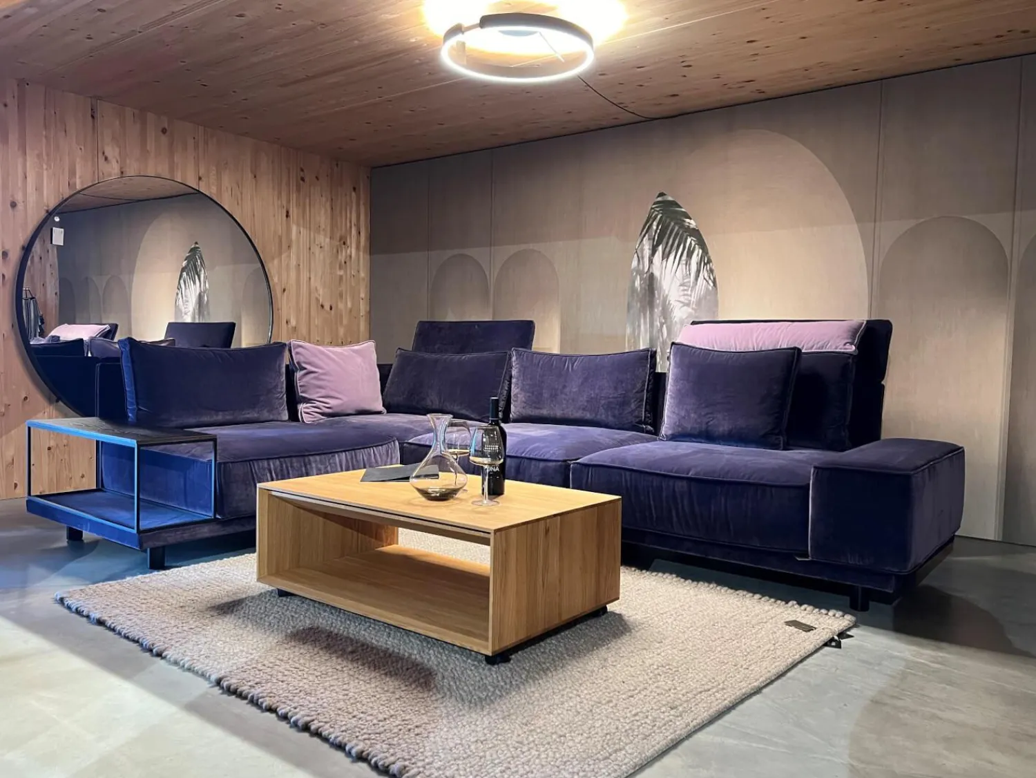 IP Design Wohnlandschaften|Wohnlandschaft Cube Lounge Stoff City Velvet Violett Füße Massivholz Schwarz Lackiert Mit Kopfstütze Und Kissen Inklusive Ablage