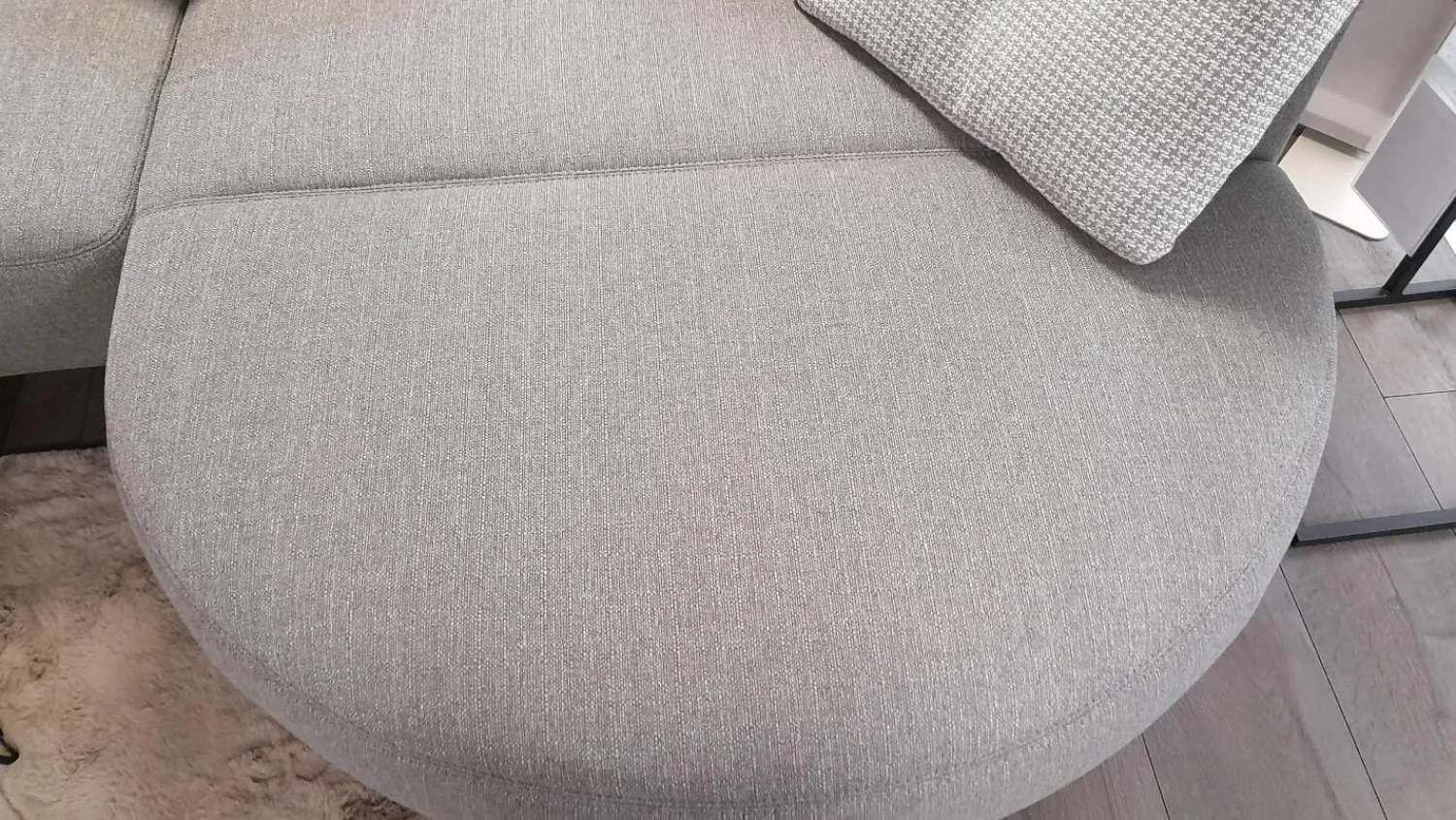 Ponsel Wohnlandschaften|Wohnlandschaft Garda Stoff 0634/08 & 1710/ 18 Grau Füße Schwarz Matt mit drehbarem Clubsessel