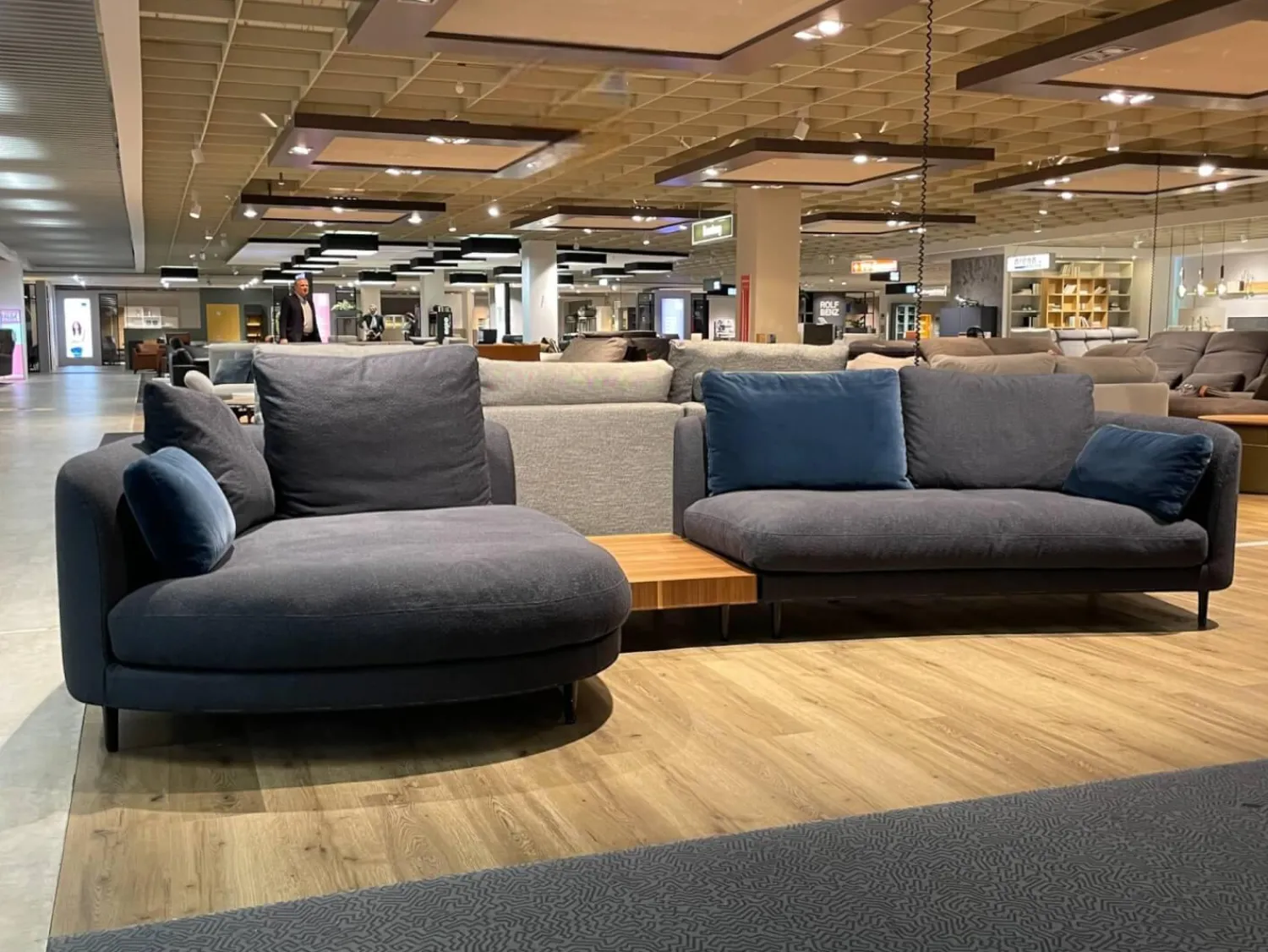 Rolf Benz Wohnlandschaften|Wohnlandschaft Kumo 555 Stoff 22 505 Schwarzblau Grau Gussfuß Matt Verkehrsschwarz Schwarz