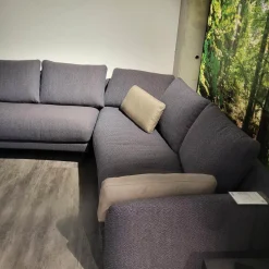 Rolf Benz Wohnlandschaften|Wohnlandschaft Kumo Stoff 17 705 Stahlblau Grau Fuß Aluminium Glatt RAL 9017 Verkehrsschwarz Mit Ablage Nussbaum Und Kissen