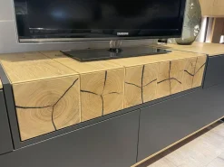 Die Hausmarke Wohnwände & Tv-Lowboards|Wohnwand 2106 Asteiche Hell Furniert Absetzung Mattlack Schiefer Anthrazit Inklusive LED Beleuchtung