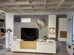 Die Hausmarke Wohnwände & Tv-Lowboards|Wohnwand 2102 Mattlack Kristallweiß Absetzung Asteiche Hell Furniert Inklusive Beleuchtung Mit Fernbedienung