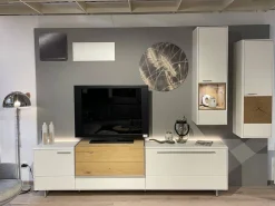 Die Hausmarke Wohnwände & Tv-Lowboards|Wohnwand 2102 Mattlack Kristallweiß Absetzung Asteiche Hell Furniert Inklusive Beleuchtung Mit Fernbedienung