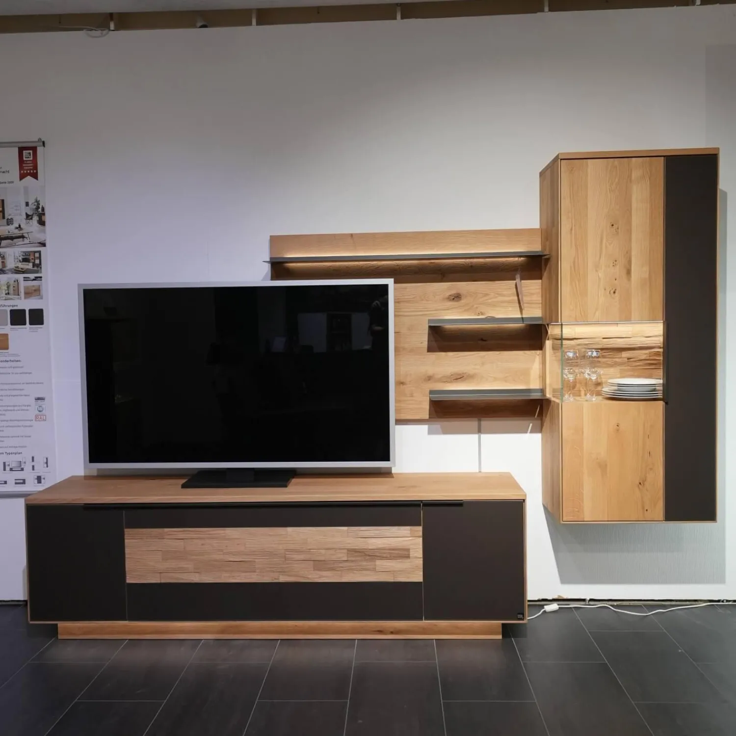 Wöstmann Wohnwände & Tv-Lowboards|Wohnwand 2009 1S Wildeiche Massiv Soft Gebürstet Mattglas Cubanit / Magnolie / Schlamm