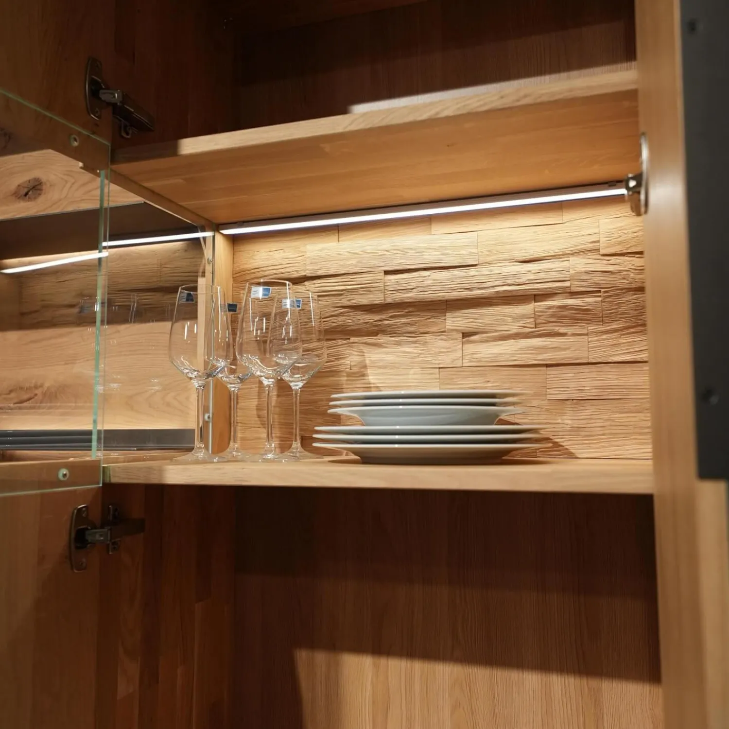 Wöstmann Wohnwände & Tv-Lowboards|Wohnwand 2009 1S Wildeiche Massiv Soft Gebürstet Mattglas Cubanit / Magnolie / Schlamm