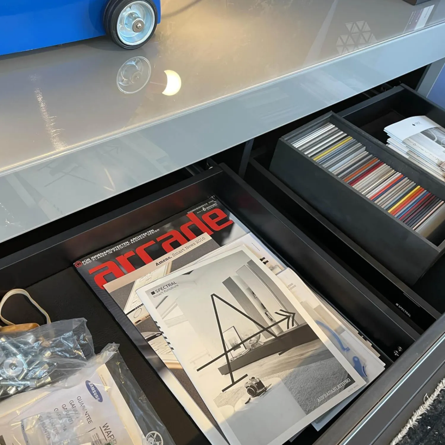 Spectral Smart Furniture Kommoden & Sideboards|Wohnwand Ameno Cement Glas Korpus CM Cement Satiniert Grau Weiß Inklusive TV Halterung Und Soundsystem Ohne Dekorationen