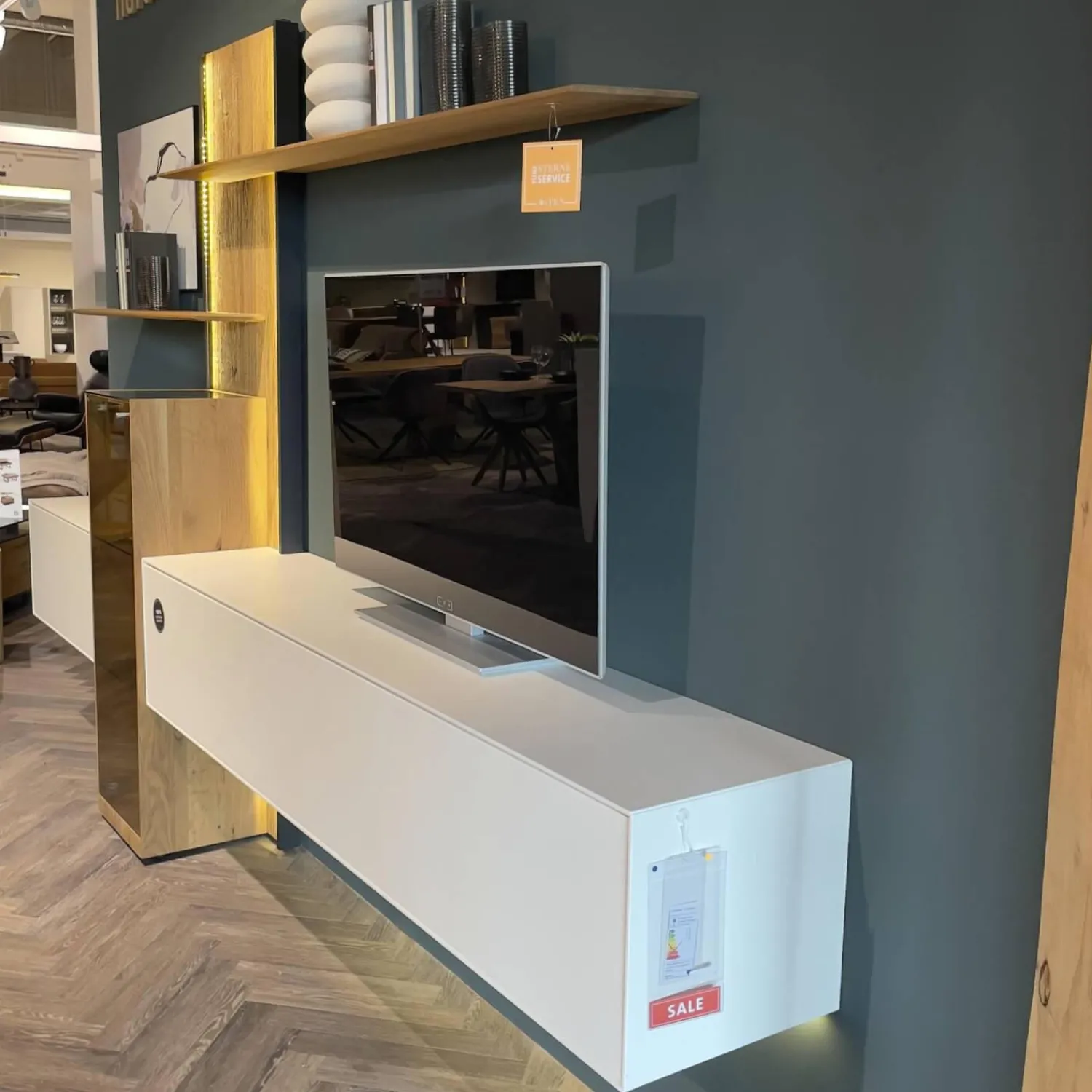 Hartmann Wohnwände & Tv-Lowboards|Wohnwand Benjo 7720W V20 Kerneiche Umato Sägerau Gebürstet Applikation Lack Weiß Mit Beleuchtung