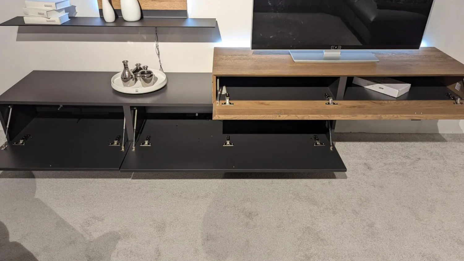 Die Hausmarke Wohnwände & Tv-Lowboards|Wohnwand Cairano Schiefer Schwarz Raucheiche Massiv Mit Beleuchtung Und Kabeldurchlass