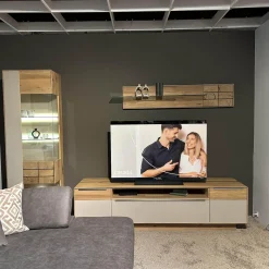 Decker Wohnwände & Tv-Lowboards|Wohnwand Carson Asteiche Massiv Bianco Geölt Akzent Glas Schlamm Grau Satiniert