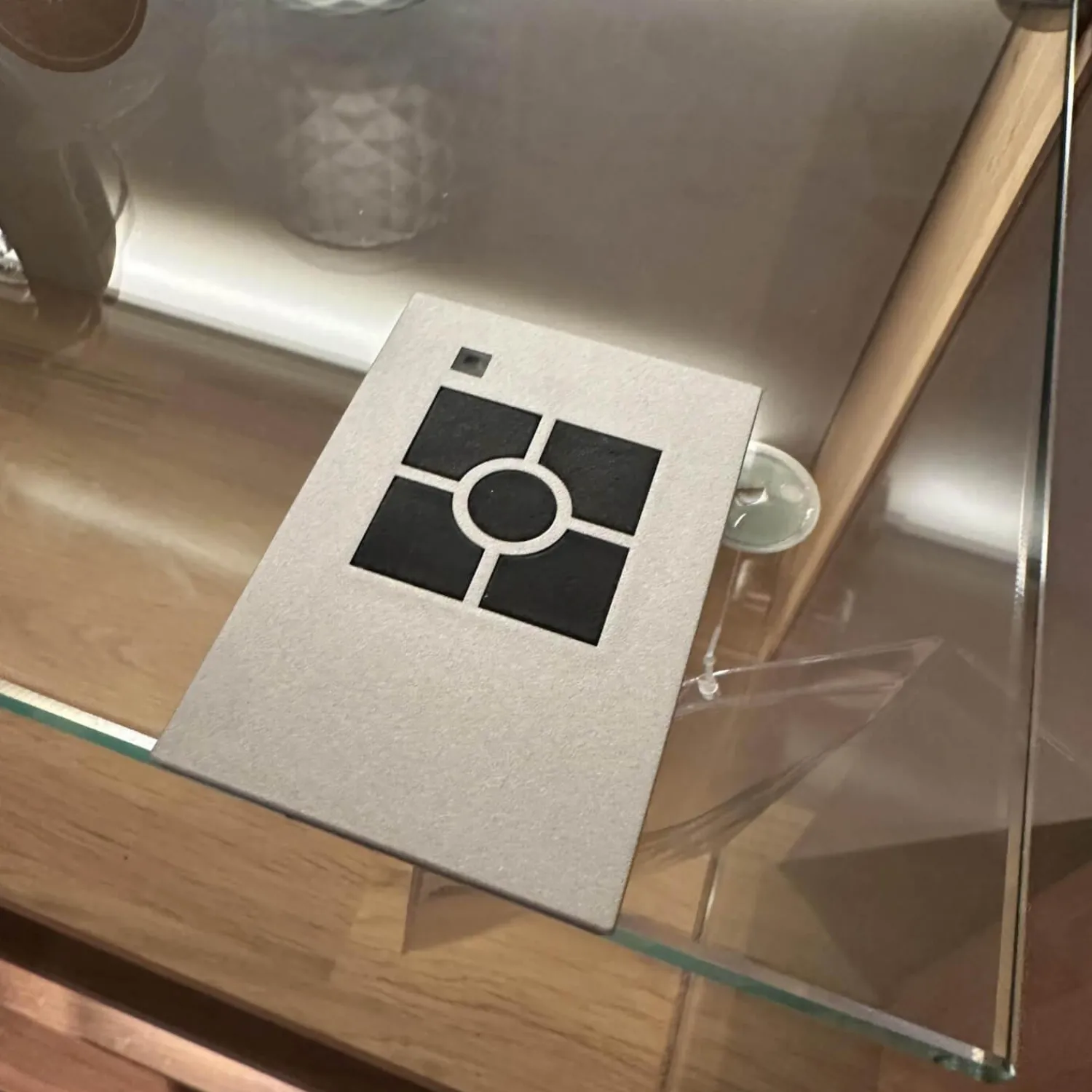 Decker Wohnwände & Tv-Lowboards|Wohnwand Carson Asteiche Massiv Bianco Geölt Akzent Glas Schlamm Grau Satiniert