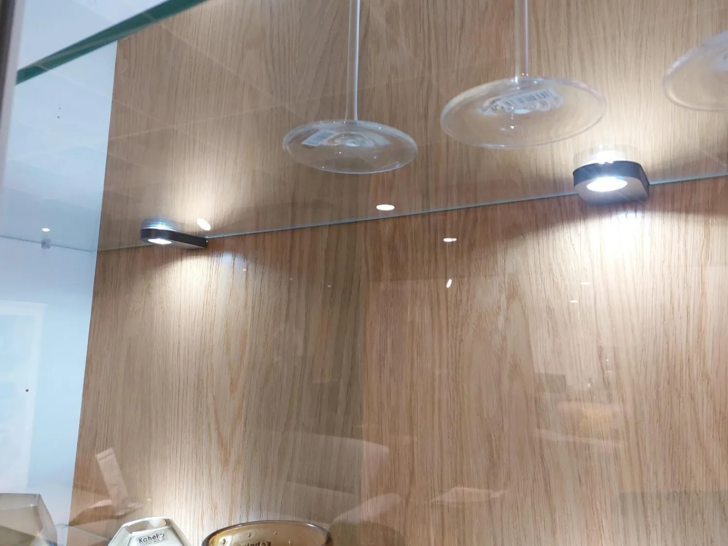 Global Wohnwände & Tv-Lowboards|Wohnwand Caseda Lack Weiß Absetzung Wildeiche Furniert Griff Schwarz