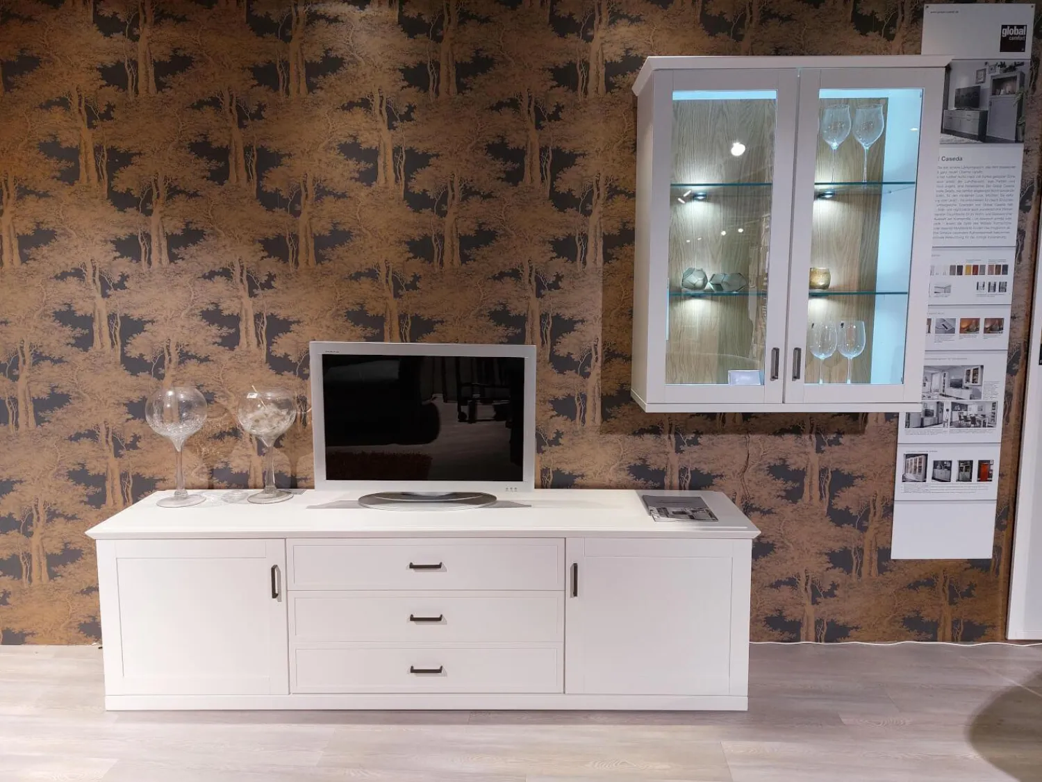 Global Wohnwände & Tv-Lowboards|Wohnwand Caseda Lack Weiß Absetzung Wildeiche Furniert Griff Schwarz