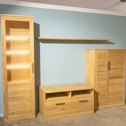 Wimmer Wohnwände & Tv-Lowboards|Wohnwand Casera 16 Rustikale Asteiche Hartwachsöl Bianco Geschliffen Klarglas Metallgriff Nickelfarbig Gebürstet Inklusive LED Beleuchtung