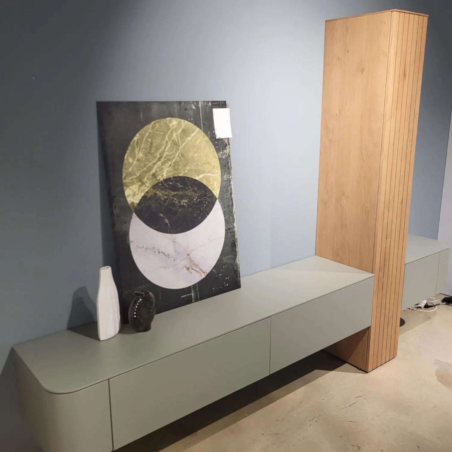 Clara Home Wohnwände & Tv-Lowboards|Wohnwand Clea Lack LM Pigeon Grau Absetzung Asteiche Bianco