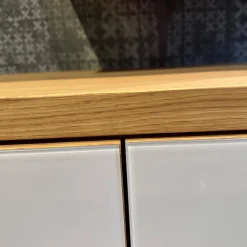 Team 7 Wohnwände & Tv-Lowboards|Wohnwand Cubus Eiche Naturöl Farbglas Hellgrau Matt mit Vitrinenbeleuchtung