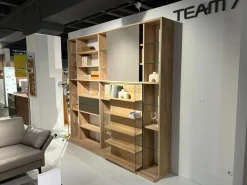 Team 7 Wohnwände & Tv-Lowboards|Wohnwand Cubus Eiche Weißöl Schiebetür Farbglas Taupe Grau Matt Klappgriffe Edelstahl