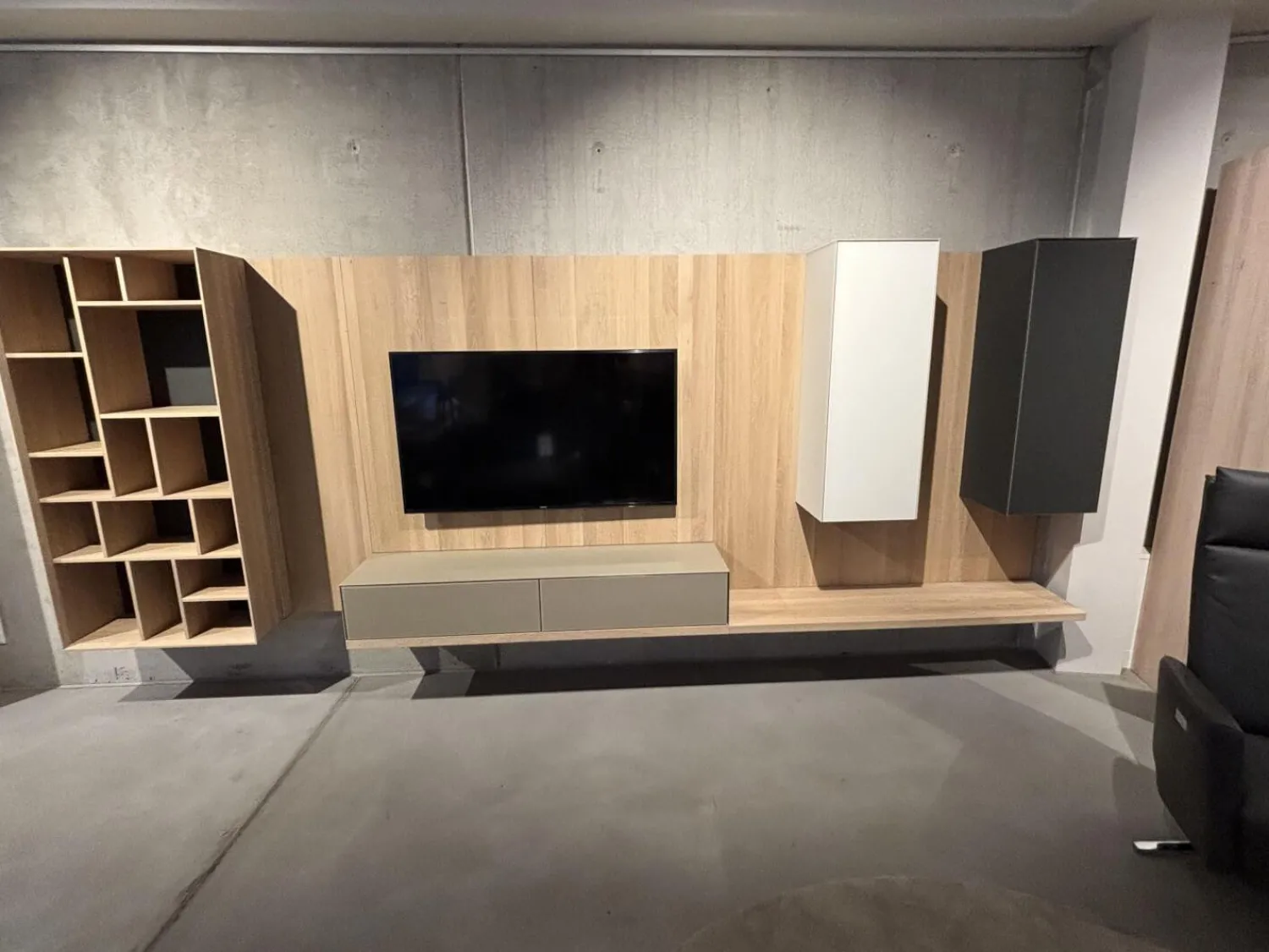 Team 7 Wohnwände & Tv-Lowboards|Wohnwand Cubus Pure 32 Eiche Weiß Geölt Farbglas In Naturweiß Kiesel Grau Und Graphitgrau Mit Beleuchtung Und TV-Halteplatte