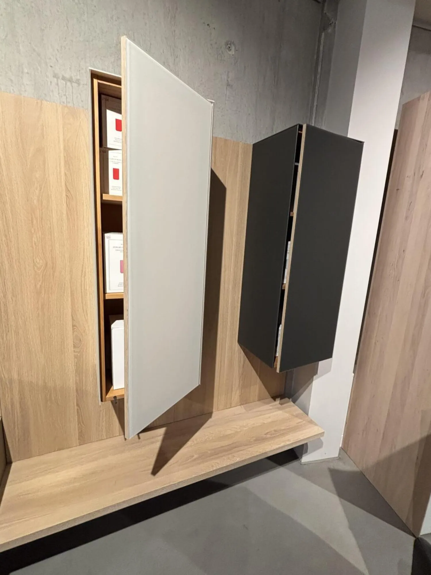 Team 7 Wohnwände & Tv-Lowboards|Wohnwand Cubus Pure 32 Eiche Weiß Geölt Farbglas In Naturweiß Kiesel Grau Und Graphitgrau Mit Beleuchtung Und TV-Halteplatte