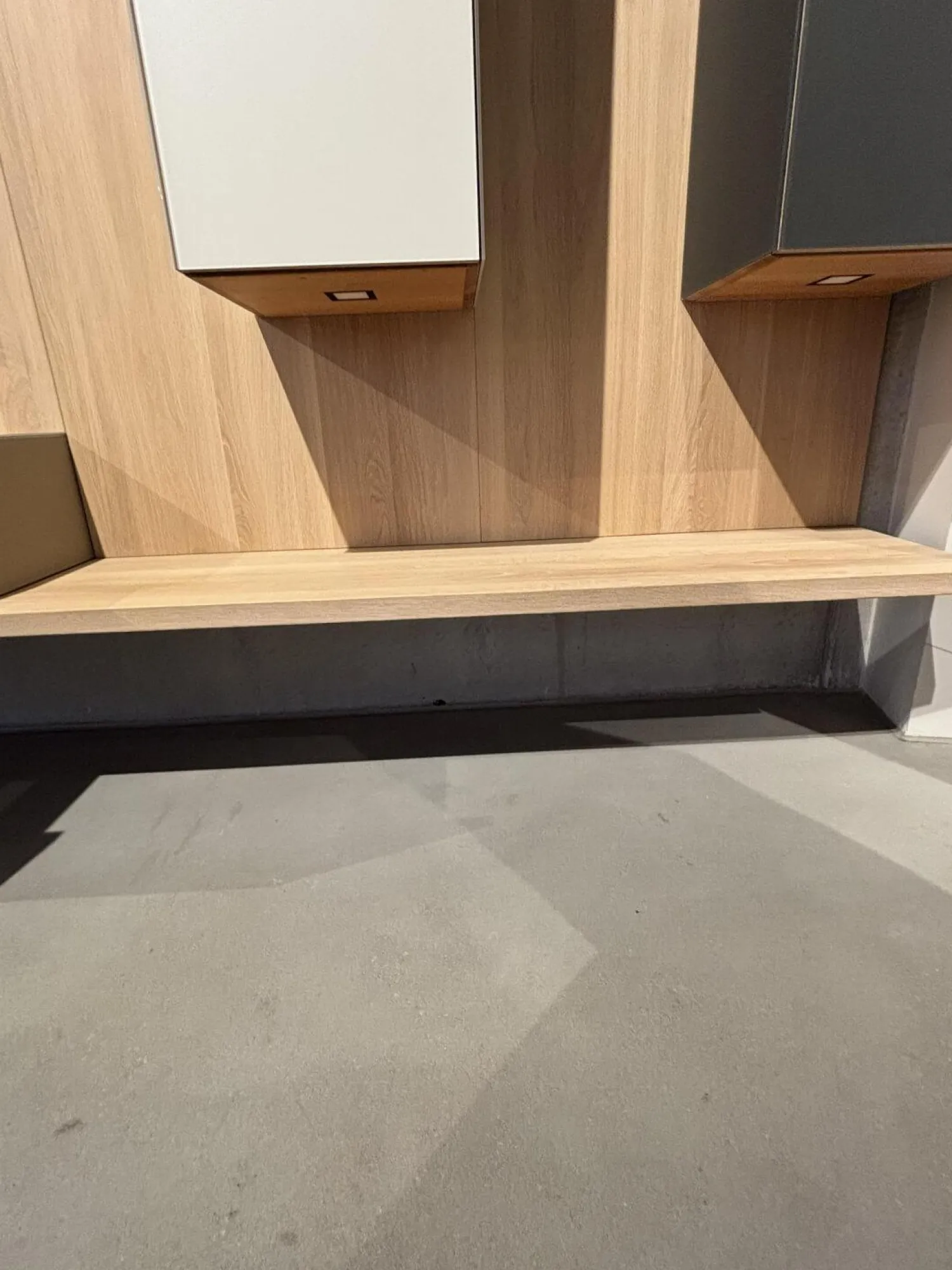 Team 7 Wohnwände & Tv-Lowboards|Wohnwand Cubus Pure 32 Eiche Weiß Geölt Farbglas In Naturweiß Kiesel Grau Und Graphitgrau Mit Beleuchtung Und TV-Halteplatte