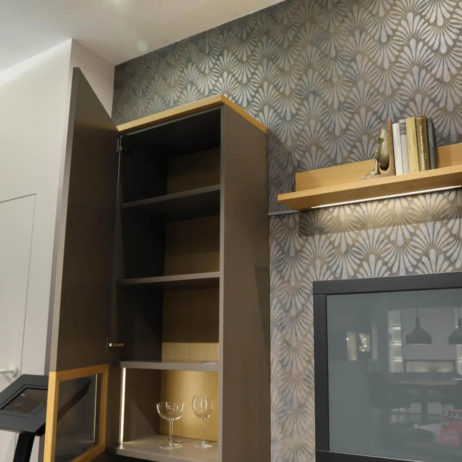 Rietberger Möbelwerke Wohnwände & Tv-Lowboards|Wohnwand Flair Rahmenfarbe Eiche Sand Lack Terra Grau Griff T8 Edelstahlfarbig Mit LED Beleuchtung