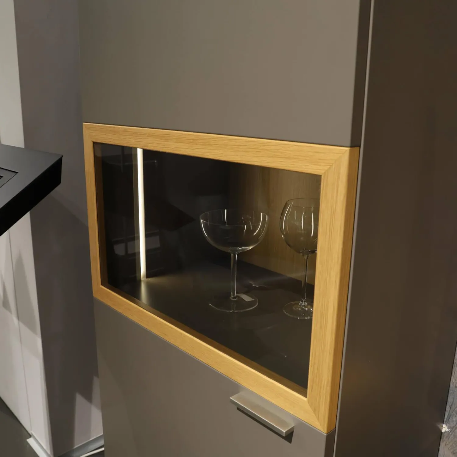 Rietberger Möbelwerke Wohnwände & Tv-Lowboards|Wohnwand Flair Rahmenfarbe Eiche Sand Lack Terra Grau Griff T8 Edelstahlfarbig Mit LED Beleuchtung