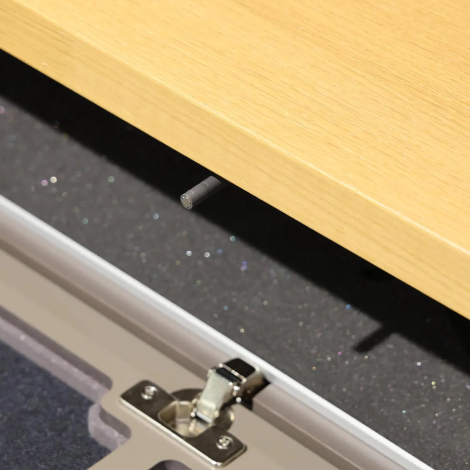 Rietberger Möbelwerke Wohnwände & Tv-Lowboards|Wohnwand Flair Rahmenfarbe Eiche Sand Lack Terra Grau Griff T8 Edelstahlfarbig Mit LED Beleuchtung