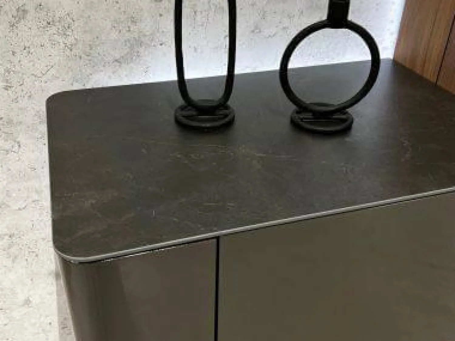 Hülsta Wohnwände & Tv-Lowboards|Wohnwand Gentis Lack HGL-Seidengrau eramik Storm Nero Kernnussbaum Naturstamm