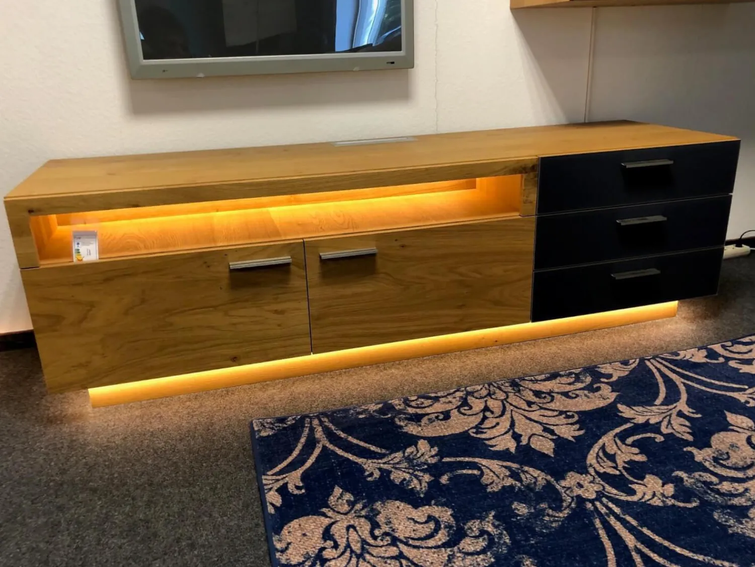 Schröder Franz Wohnwände & Tv-Lowboards|Wohnwand Kitzalm Solid Plus K050 Kernasteiche Natur Furniert Gebürstet Akzentglas Schiefer Grau Inklusive Beleuchtung