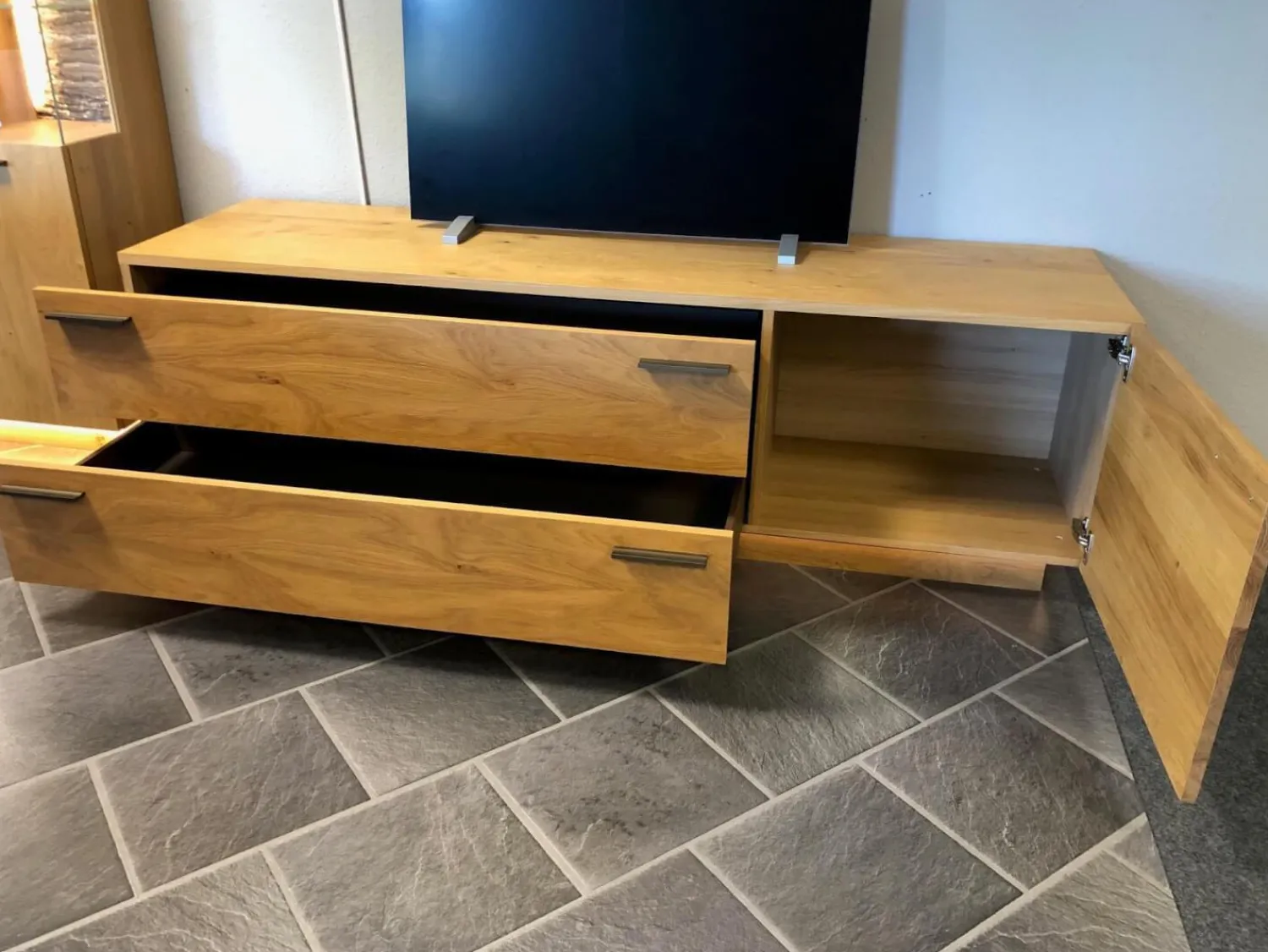 Schröder Franz Wohnwände & Tv-Lowboards|Wohnwand Kitzalm Solid Plus K050 Kernasteiche Natur Furniert Gebürstet Akzentglas Schiefer Grau Inklusive Beleuchtung