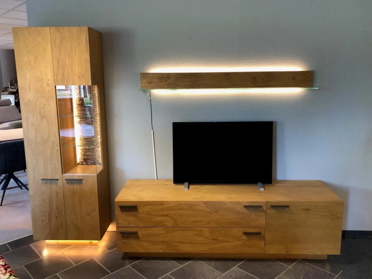 Schröder Franz Wohnwände & Tv-Lowboards|Wohnwand Kitzalm Solid Plus K050 Kernasteiche Natur Furniert Gebürstet Akzentglas Schiefer Grau Inklusive Beleuchtung