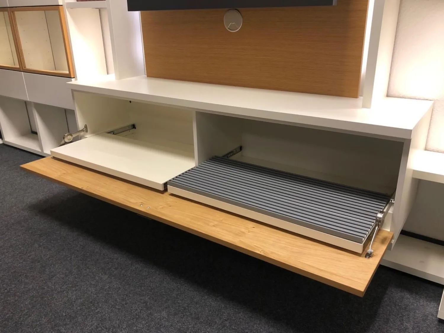 IRO Wohnwände & Tv-Lowboards|Wohnwand Leto Lack Weiß Wildeiche Furniert mit Beleuchtung