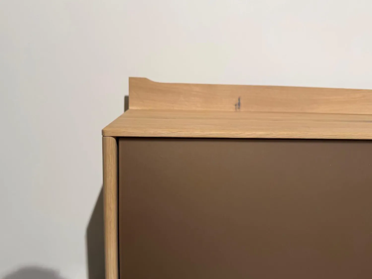 Anrei Wohnwände & Tv-Lowboards|Wohnwand Lina Asteiche Gebürstet Weiß Geölt Akzente Glas Bronze Matt Metallgestell Schwarz Inklusive LED Beleuchtung