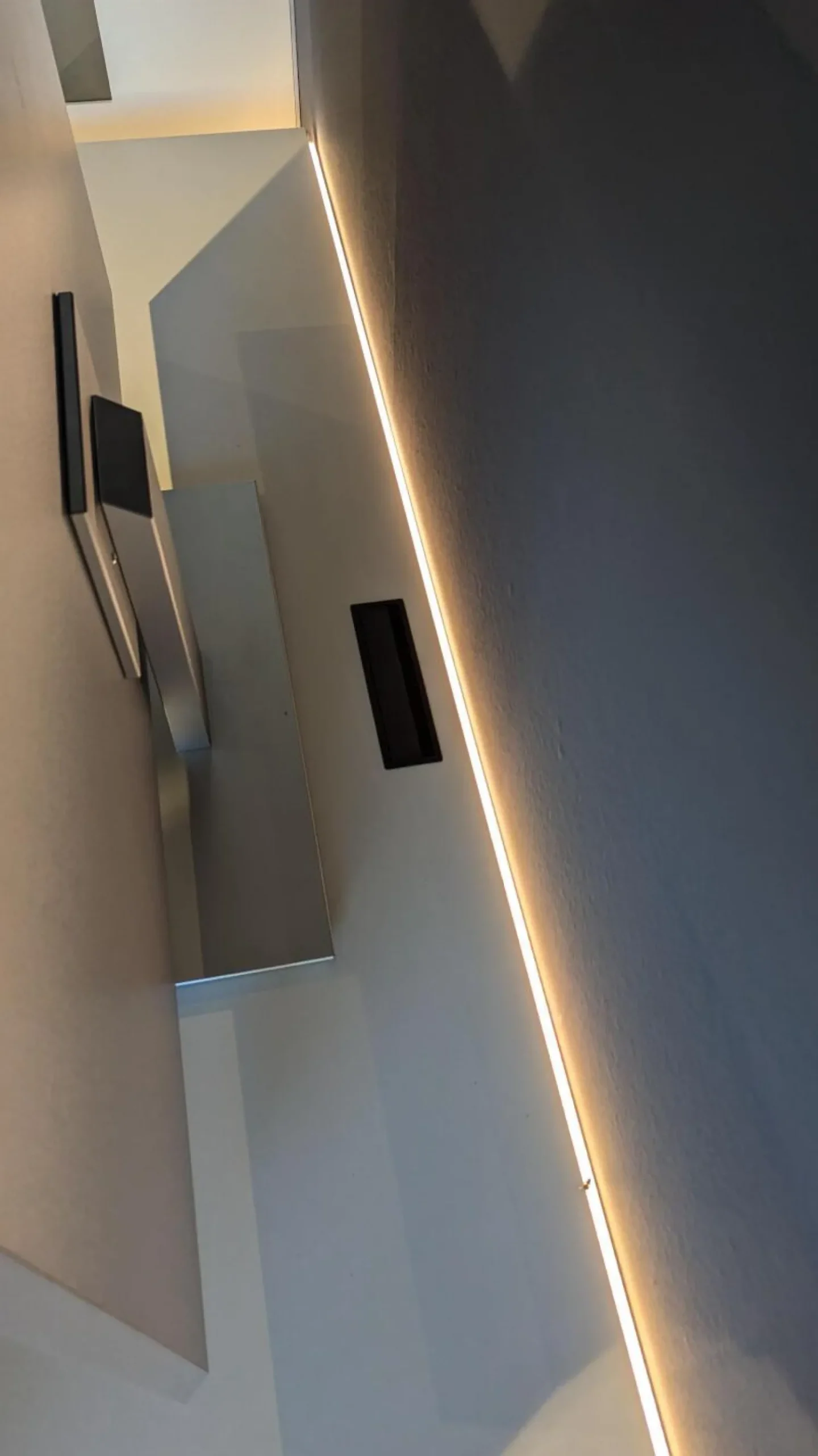 Gwinner Wohnwände & Tv-Lowboards|Wohnwand Linera Lack Seidenmatt Weiß Akzente Wildeiche Natur Mit LED Beleuchtung