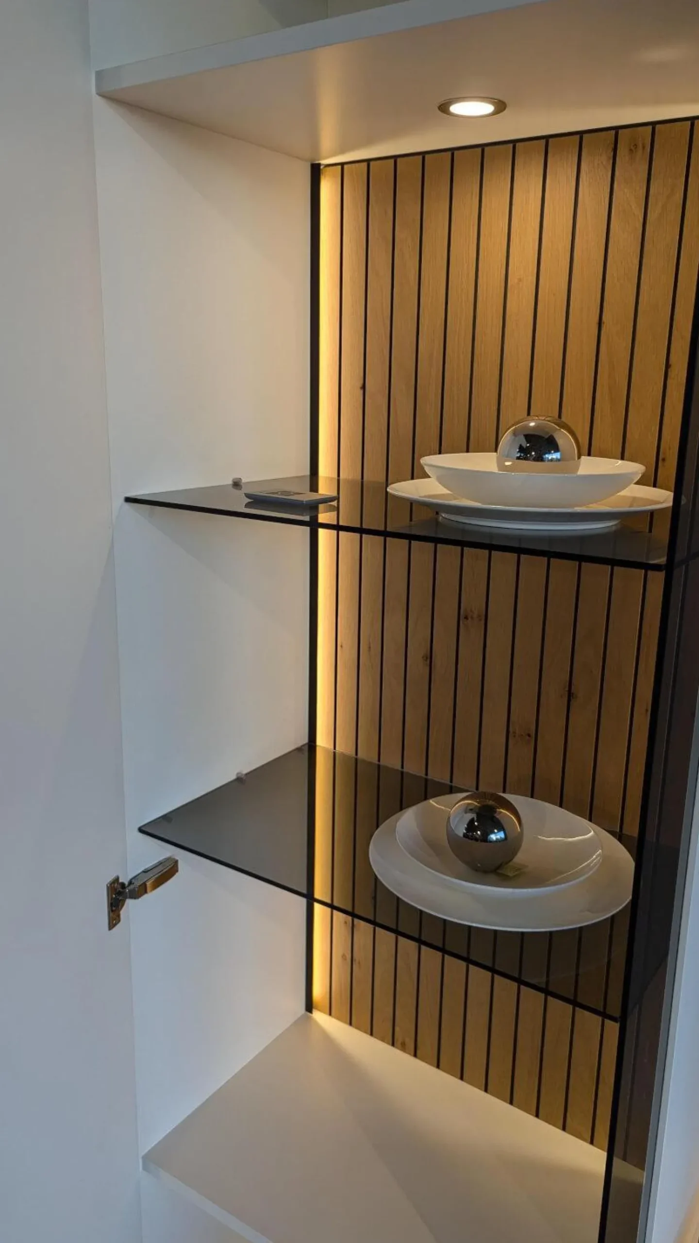 Gwinner Wohnwände & Tv-Lowboards|Wohnwand Linera Lack Seidenmatt Weiß Akzente Wildeiche Natur Mit LED Beleuchtung