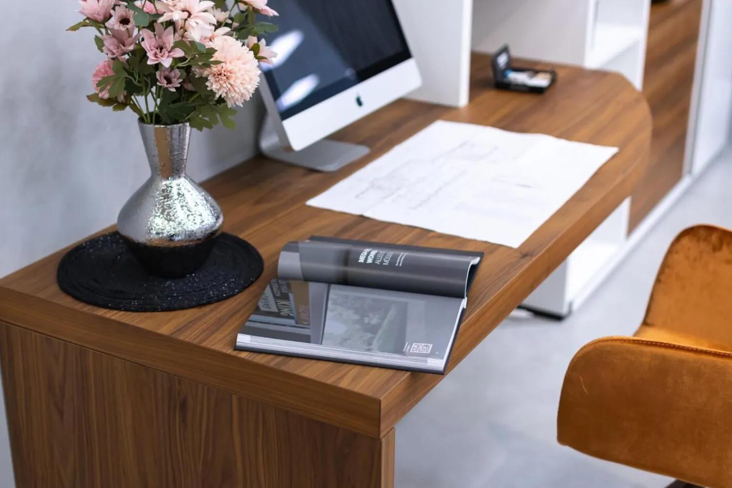 Hülsta Wohnwände & Tv-Lowboards|Wohnwand Mega-Design Lackbeschichtung Weiß Furniert Kernnussbaum