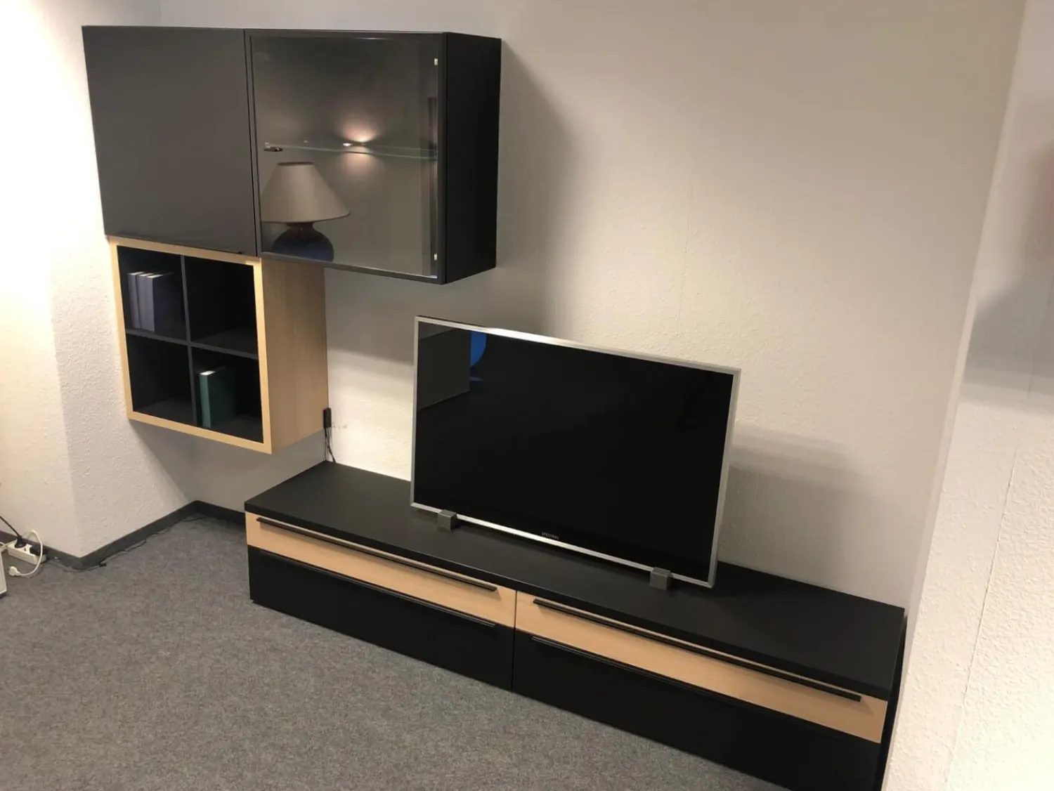 Hülsta Wohnwände & Tv-Lowboards|Wohnwand Now Touch Super Matt Schwarz Akzente Samteiche Natur Metallgriffe Schwarz