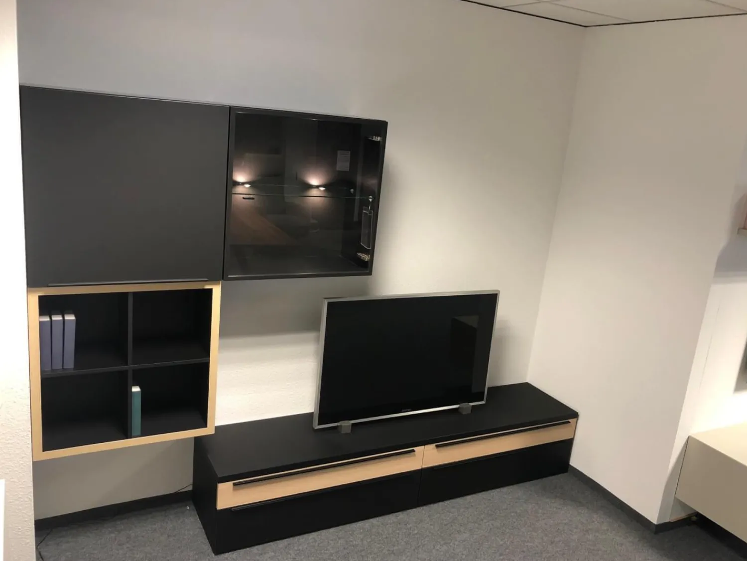 Hülsta Wohnwände & Tv-Lowboards|Wohnwand Now Touch Super Matt Schwarz Akzente Samteiche Natur Metallgriffe Schwarz