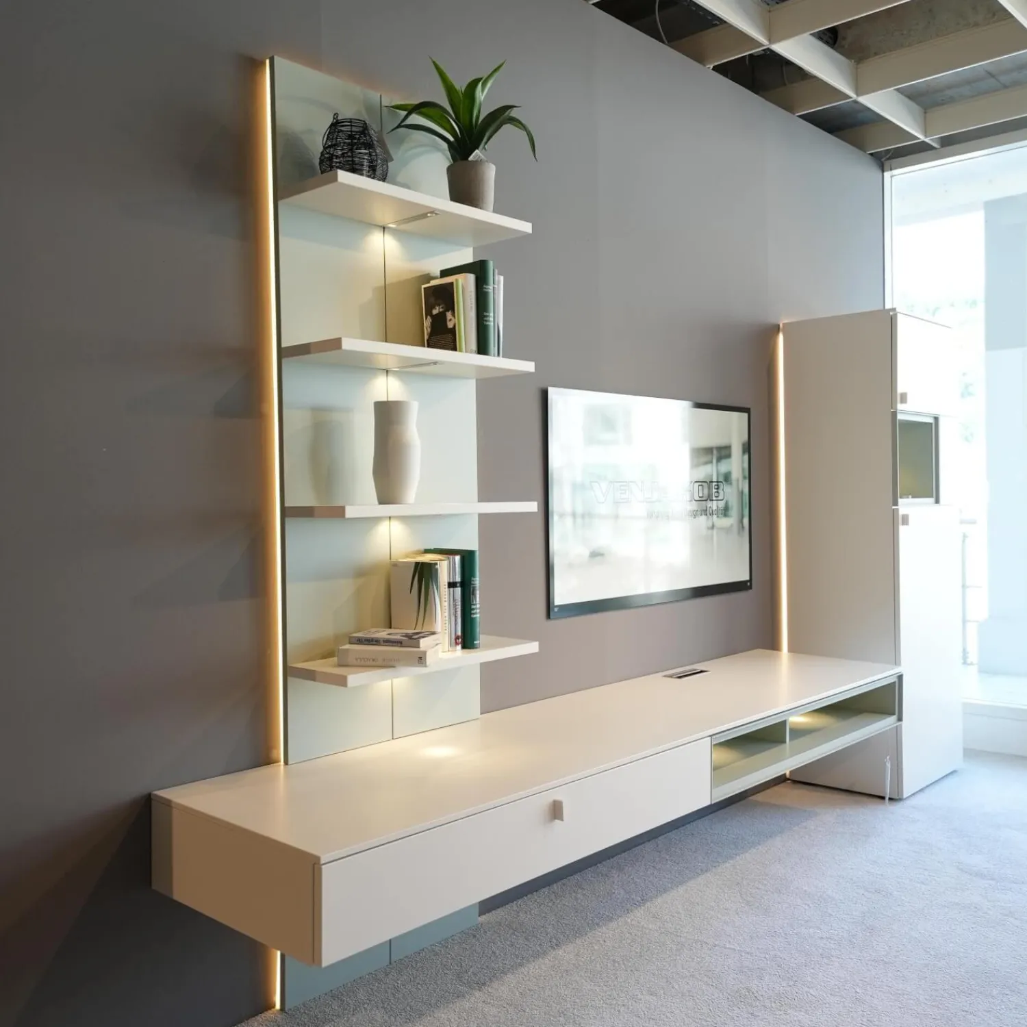 Venjakob Wohnwände & Tv-Lowboards|Wohnwand Plan X Lack Weiß Matt Absetzung Jadegrün Matt Inklusive Beleuchtung Mit Regal Ohne Fernseher