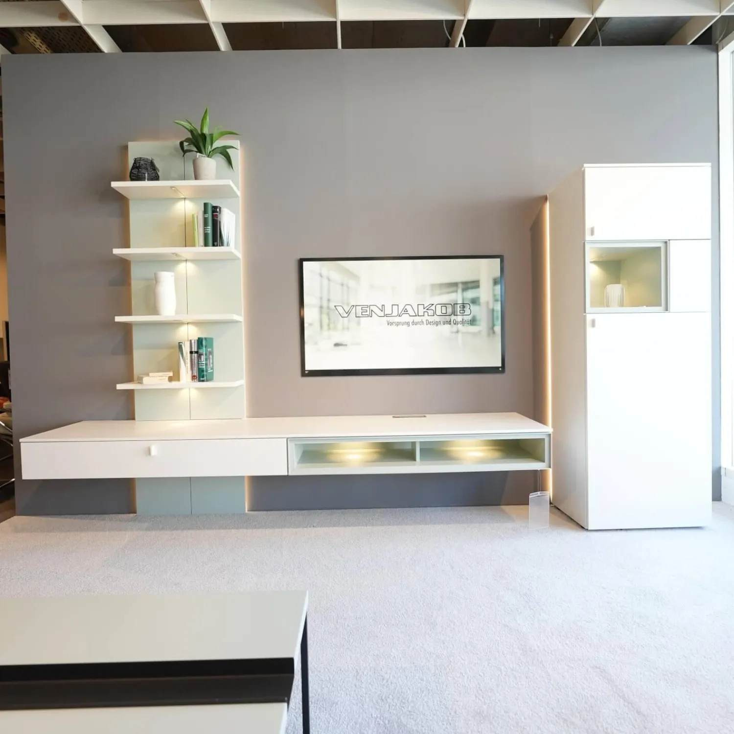 Venjakob Wohnwände & Tv-Lowboards|Wohnwand Plan X Lack Weiß Matt Absetzung Jadegrün Matt Inklusive Beleuchtung Mit Regal Ohne Fernseher