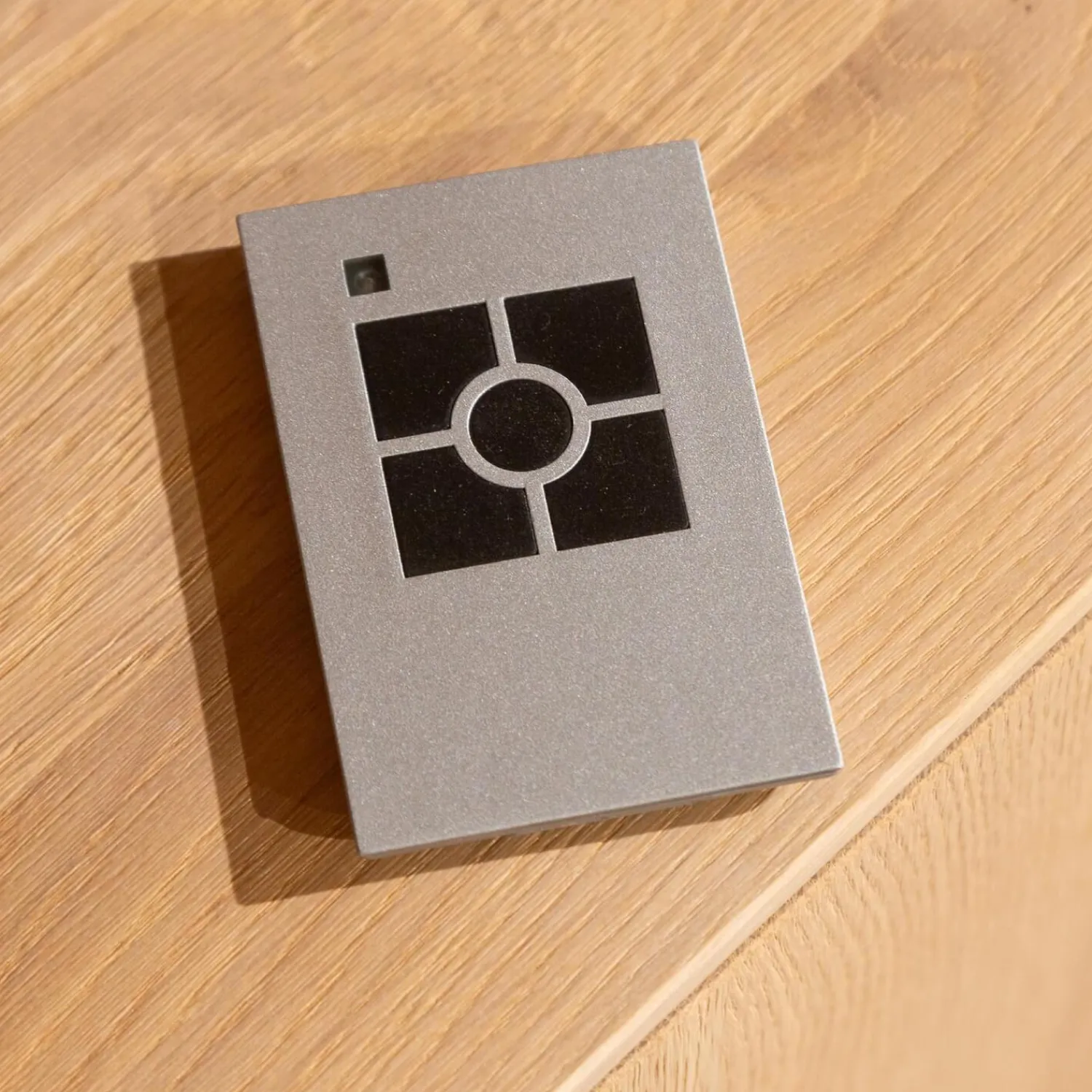 Anrei Wohnwände & Tv-Lowboards|Wohnwand Puro 109 368 Asteiche Gebürstet Weiß Geölt Metall Sockel Schwarz Matt Mit Glaseinlage Und Beleuchtung