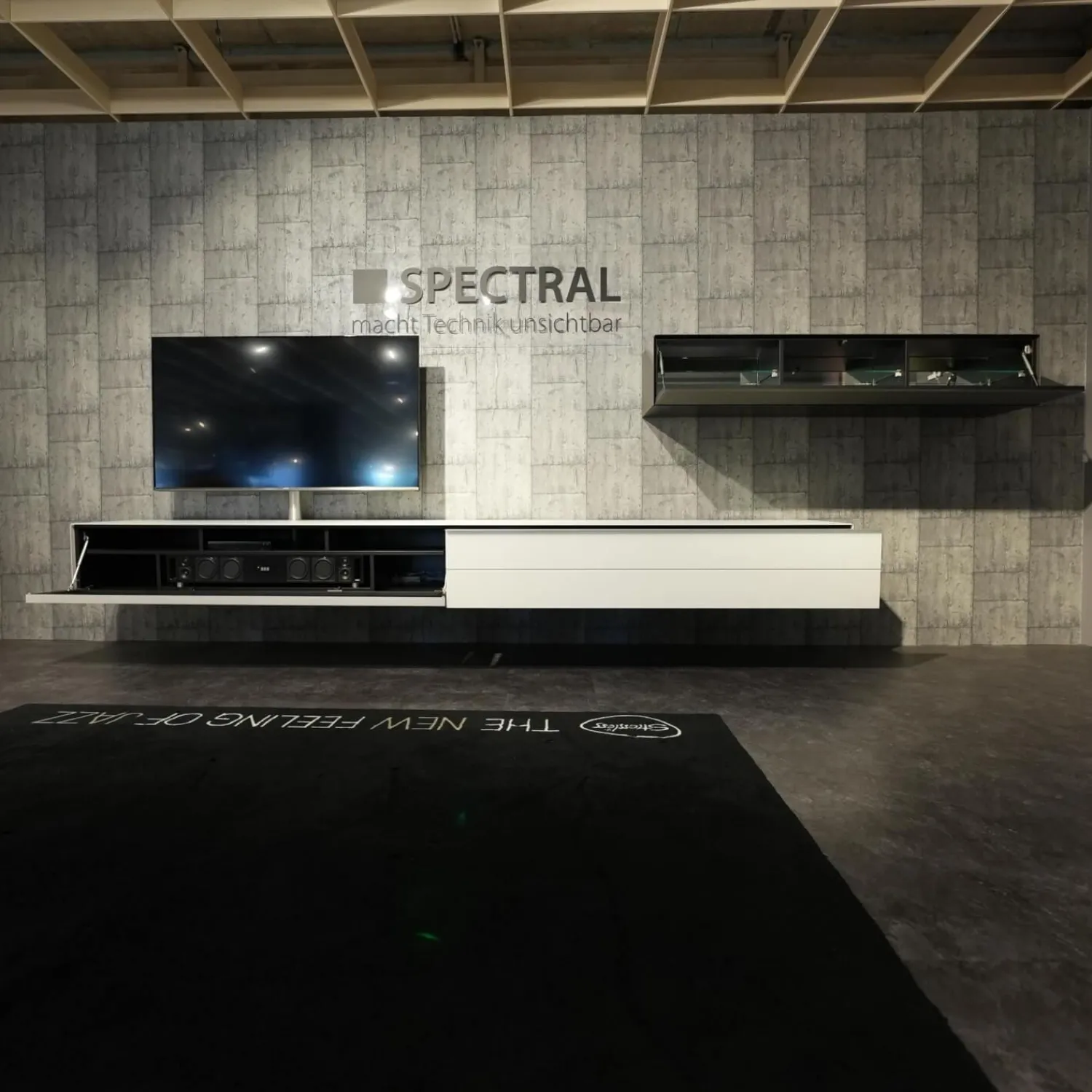 Spectral Smart Furniture Wohnwände & Tv-Lowboards|Wohnwand Scala Glasoberfläche Snow Weiß Satiniert Stofffront SF Silber Mit Soundsystem Und Beleuchtung