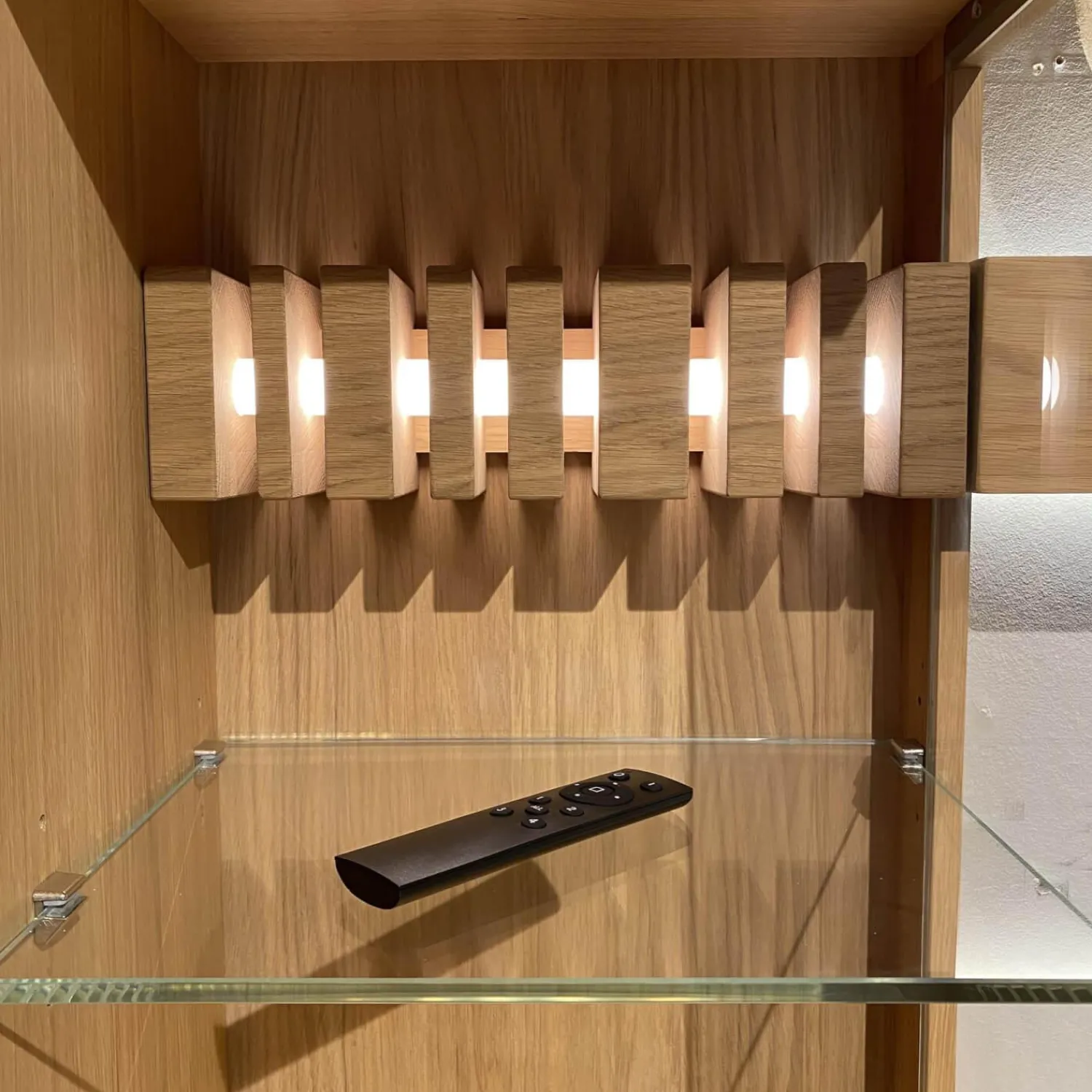 Wimmer Wohnwände & Tv-Lowboards|Wohnwand Signatura Rustikale Asteiche Bianco Akzente In Satinierten Bronzeglas Nickelfarbig Nickelfarbig